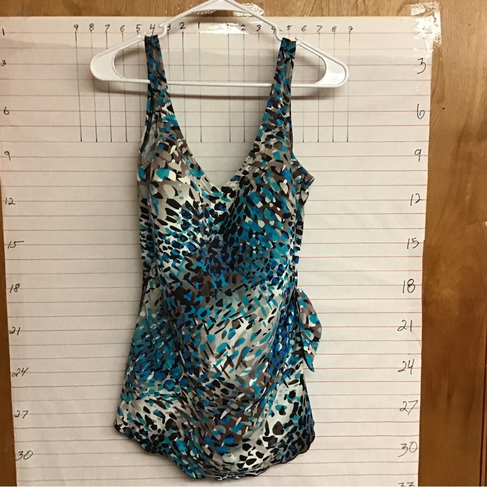 ROXANNE - women's V neck, patterned, bathing suit sz  16/bra sz 40DD
